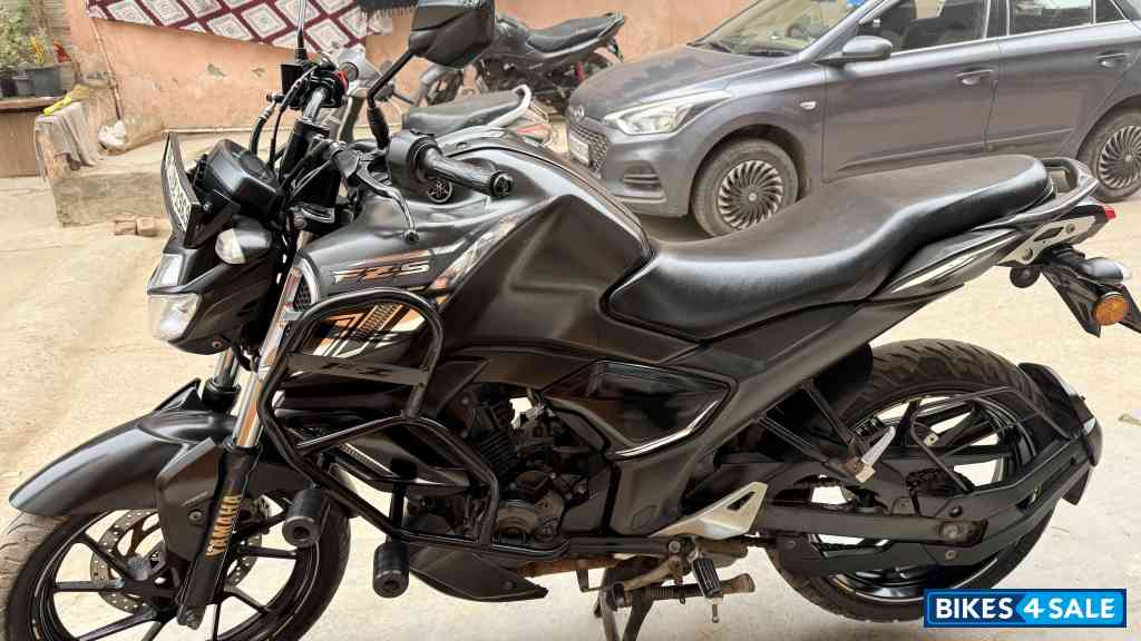 Yamaha FZ-S FI V3 Yamaha FZ-S FI V3