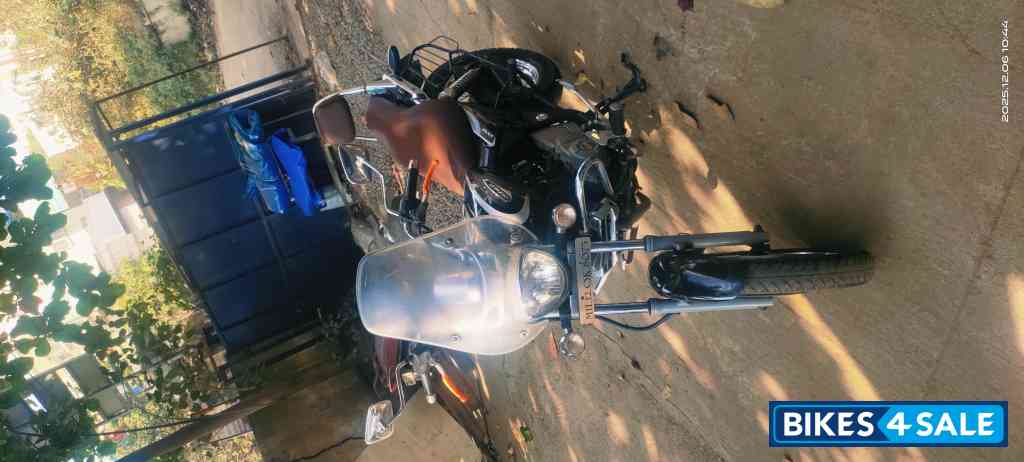 Brown Bajaj Avenger Cruise 220