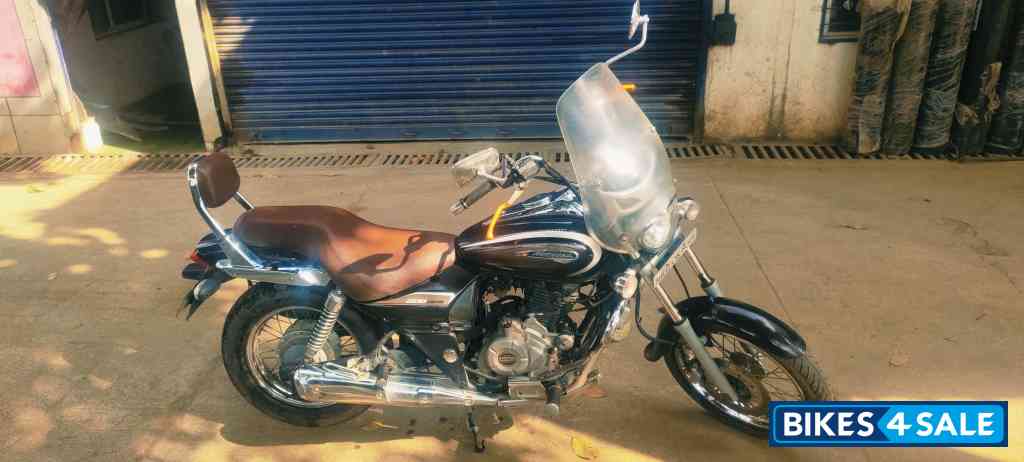 Brown Bajaj Avenger Cruise 220