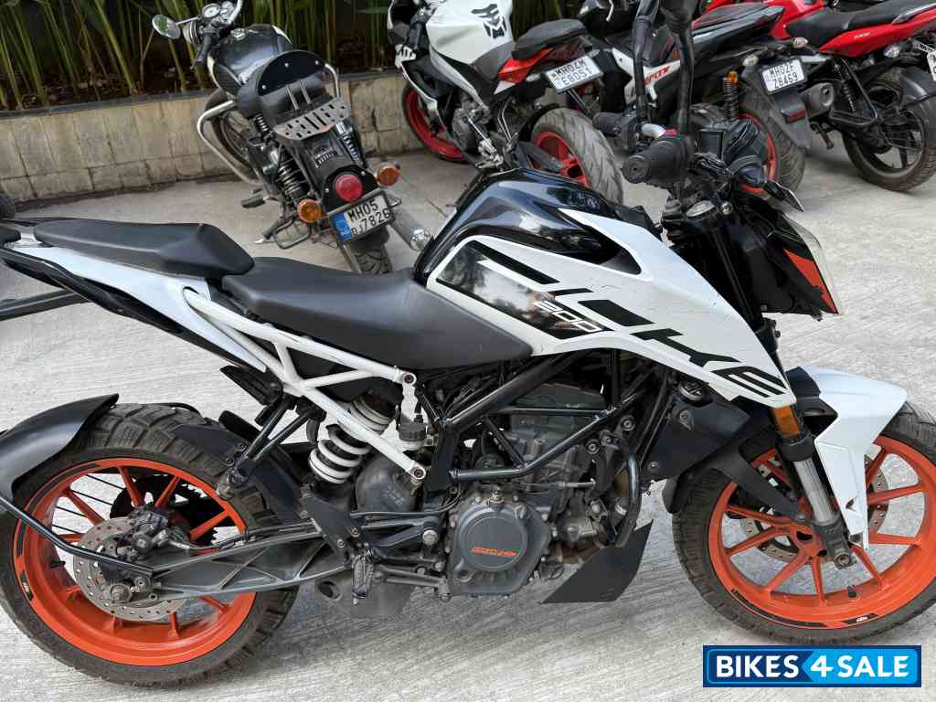 White KTM Duke 200 ABS
