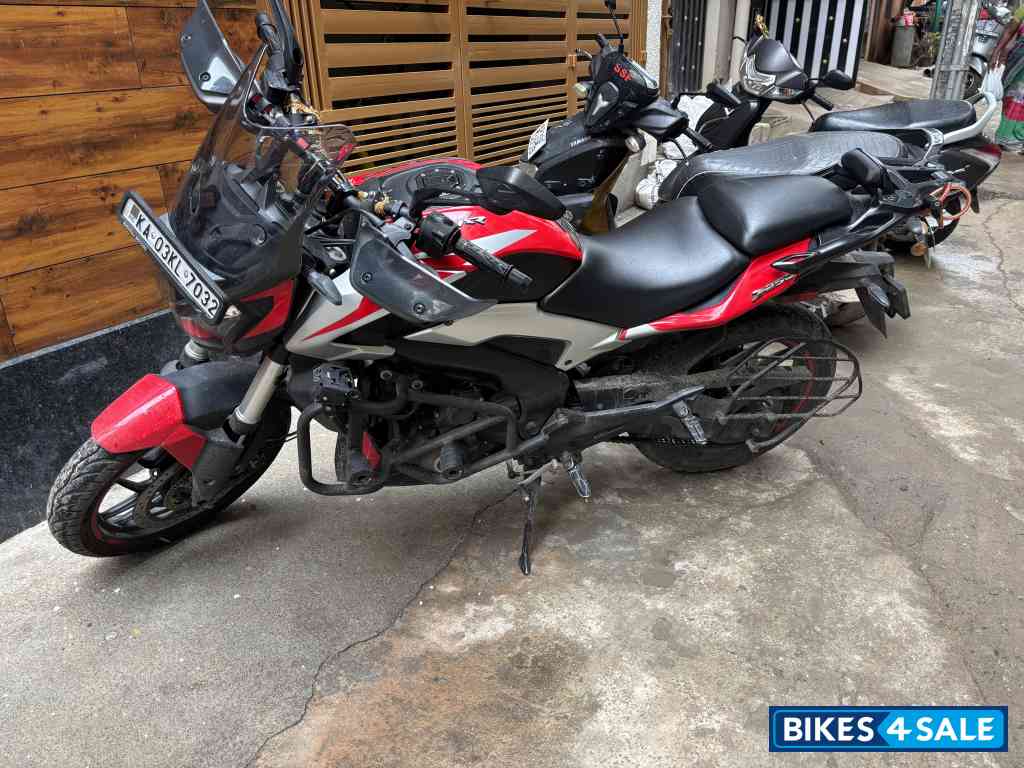 Bajaj Dominar 250 2022
