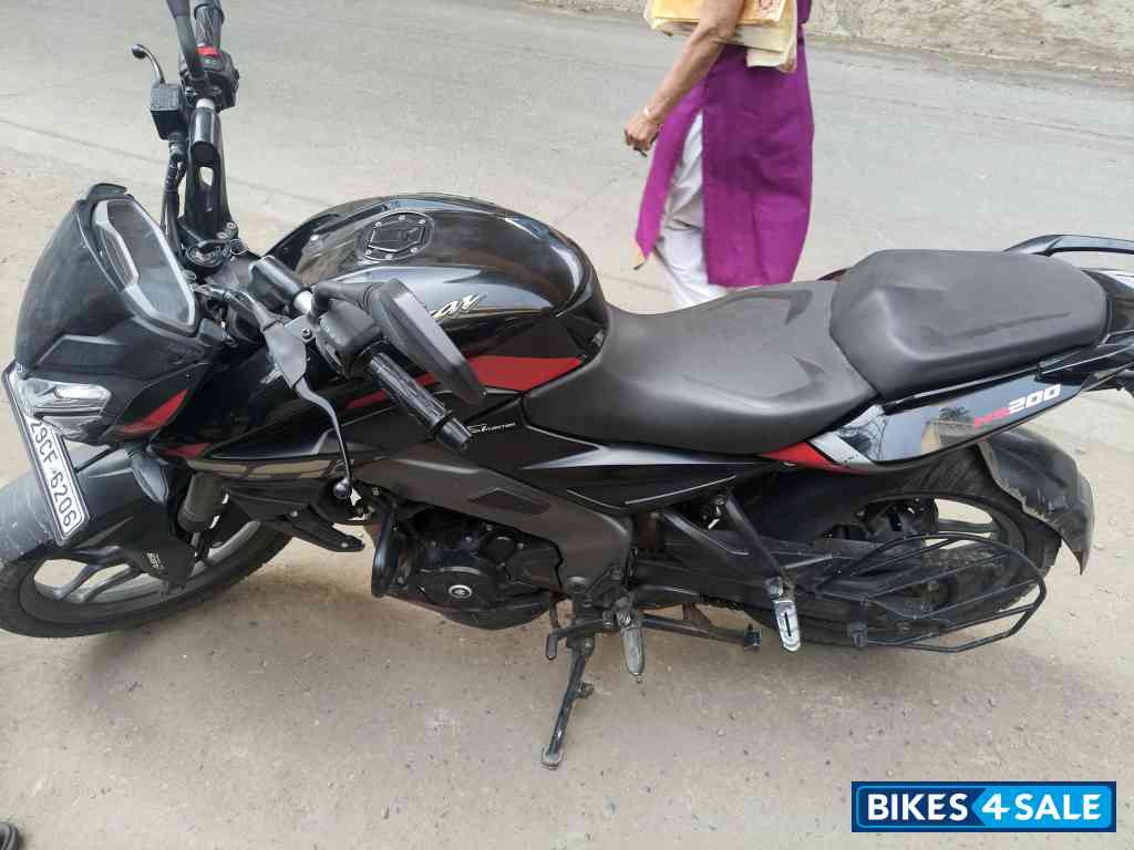 Bajaj Pulsar RS 200 BS6