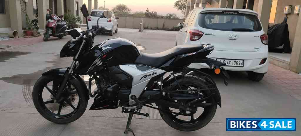 TVS Apache RTR 160 4V BS6
