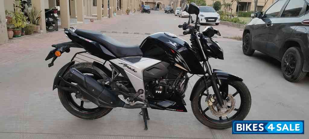 TVS Apache RTR 160 4V BS6
