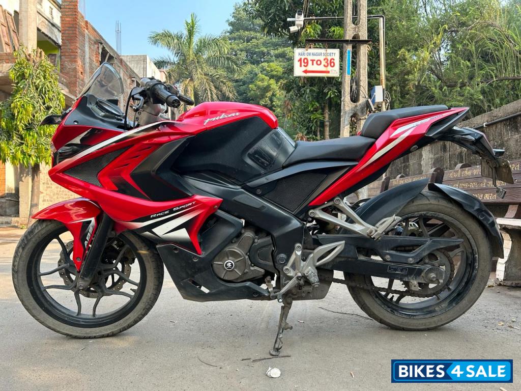 Bajaj Pulsar RS 200 ABS