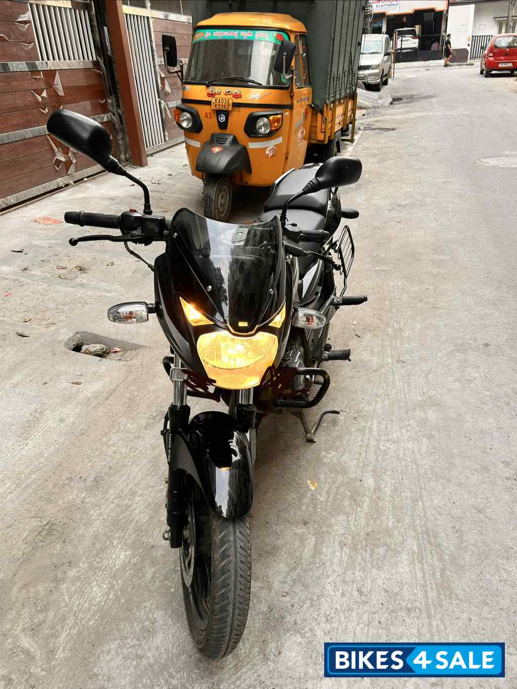 Black Silver Bajaj Pulsar 150 DTSi