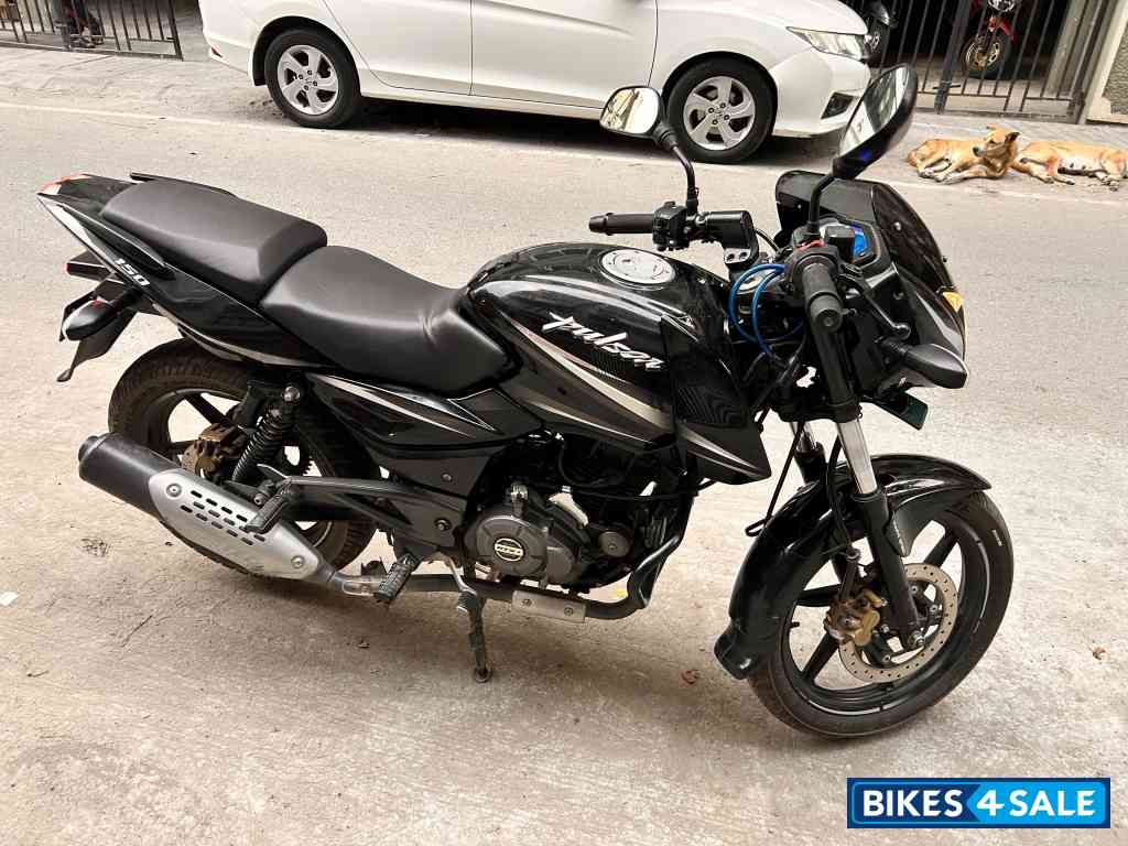 Black Silver Bajaj Pulsar 150 DTSi