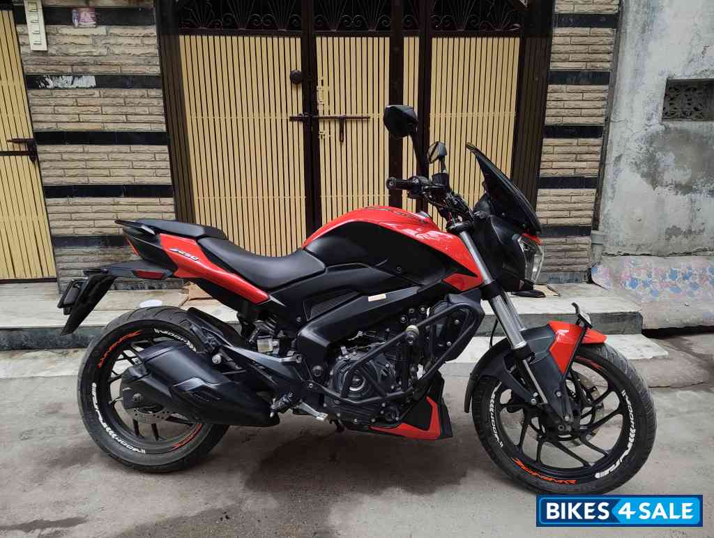 Red Bajaj Dominar 250