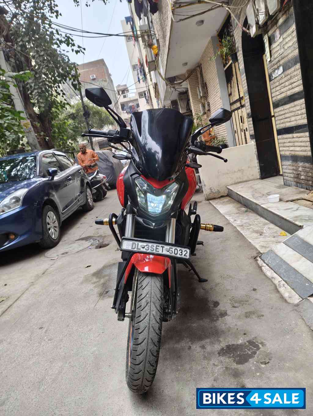 Red Bajaj Dominar 250