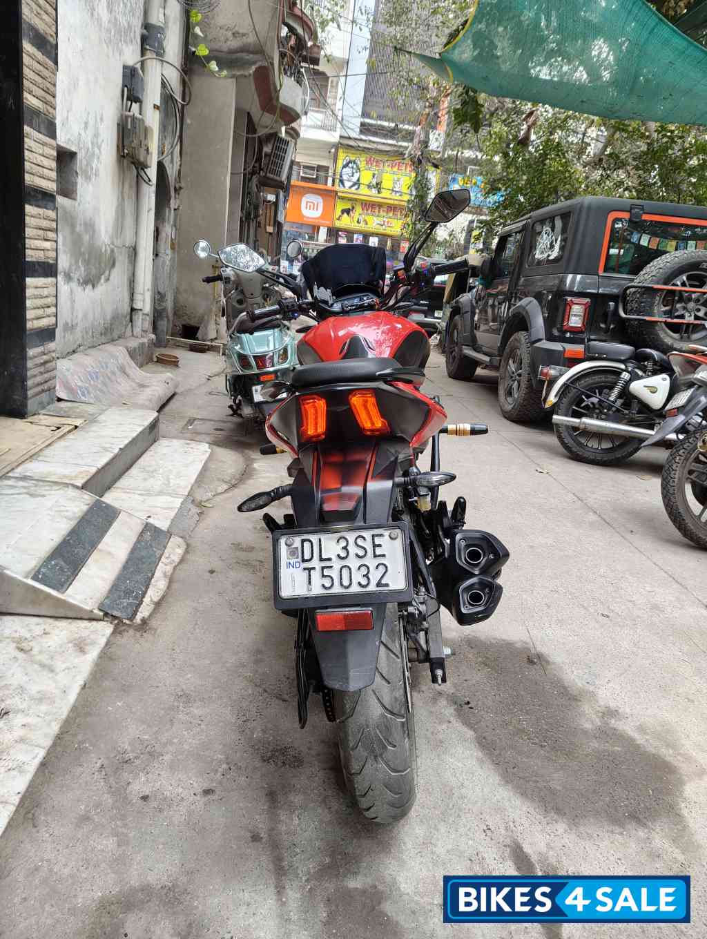Red Bajaj Dominar 250