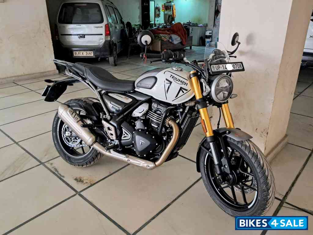 White Triumph Speed 400