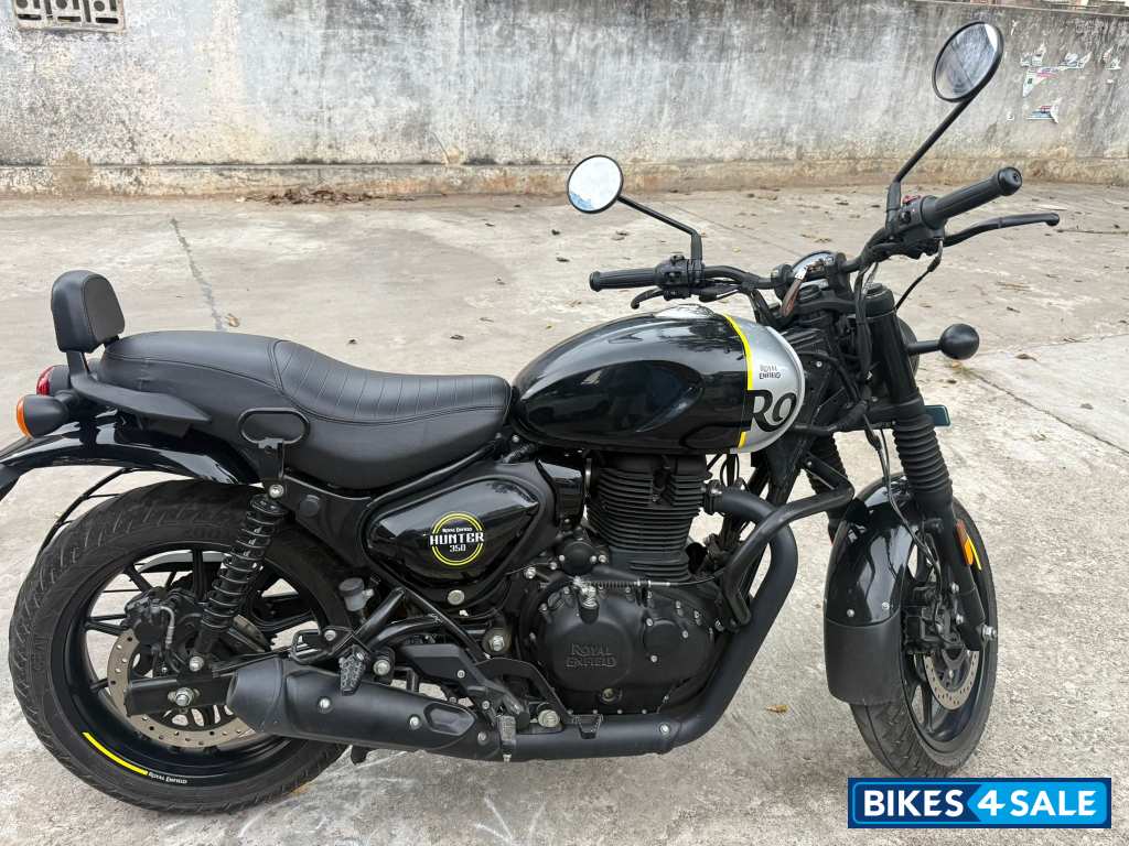 Rebal Black Royal Enfield Hunter 350 Metro Rebal Black Royal Enfield Hunter 350 Metro