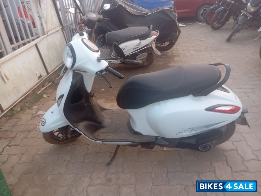 White Bajaj Chetak Blue 2901 Standard