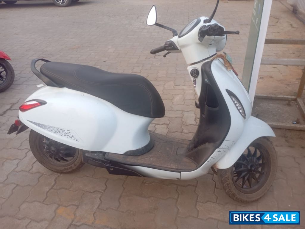 White Bajaj Chetak Blue 2901 Standard