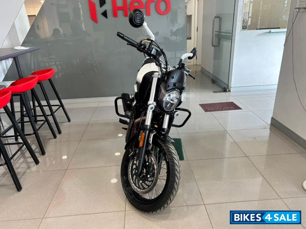 White Hero Mavrick 440 White Hero Mavrick 440