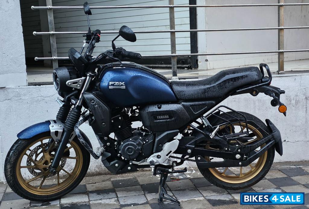 Royal Blue Yamaha FZ-X Royal Blue Yamaha FZ-X