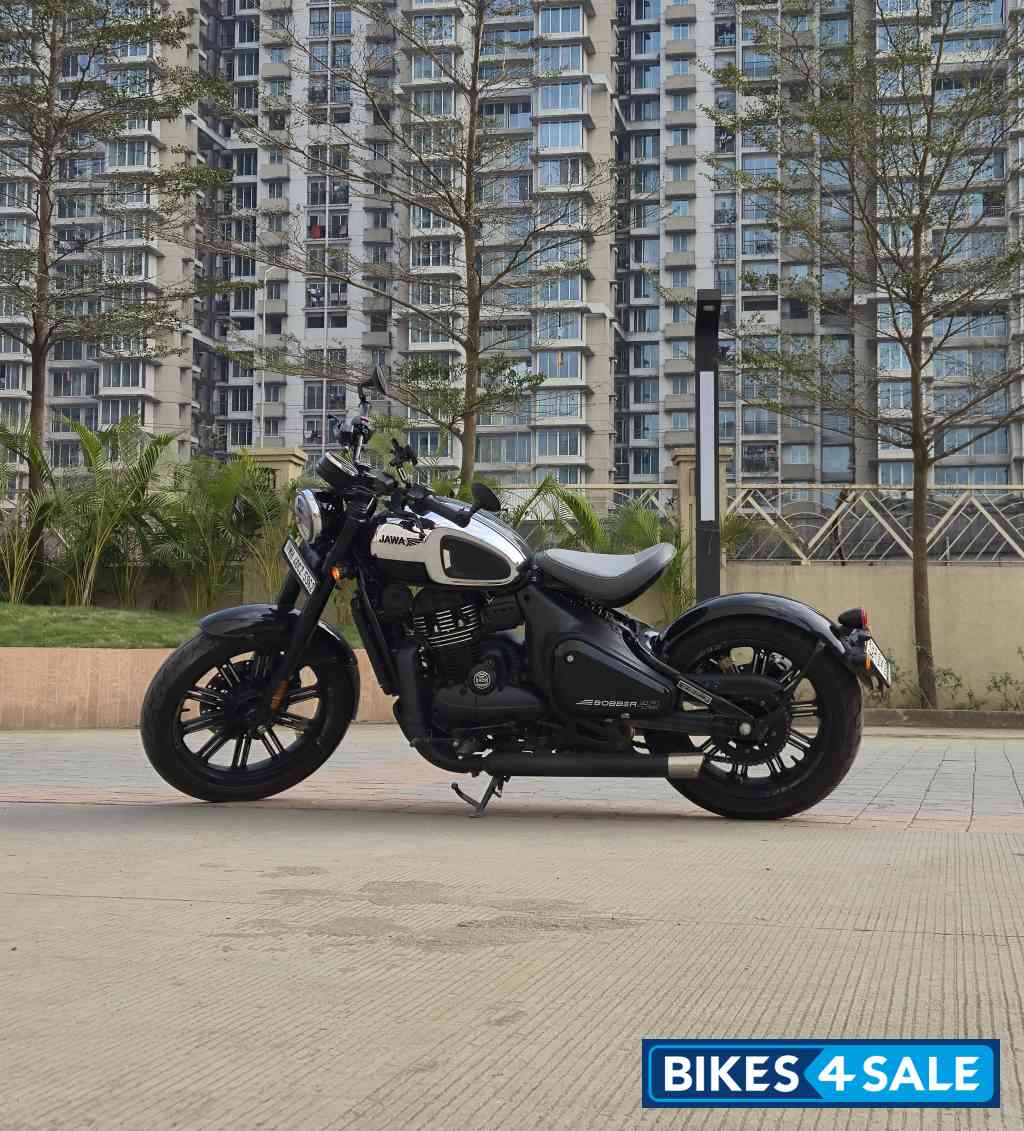 Jawa 42 Bobber Black Mirror