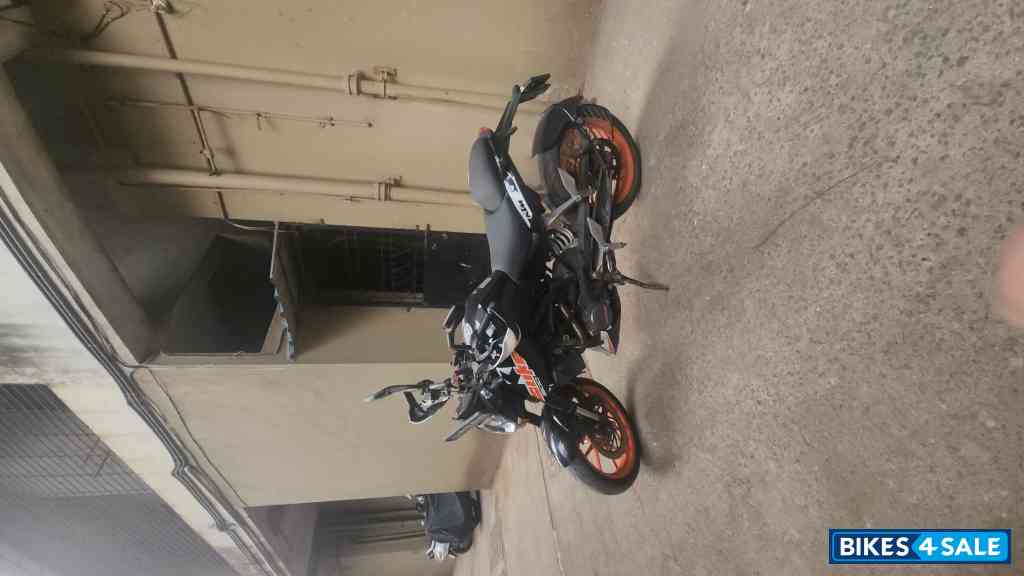 Black KTM Duke 200