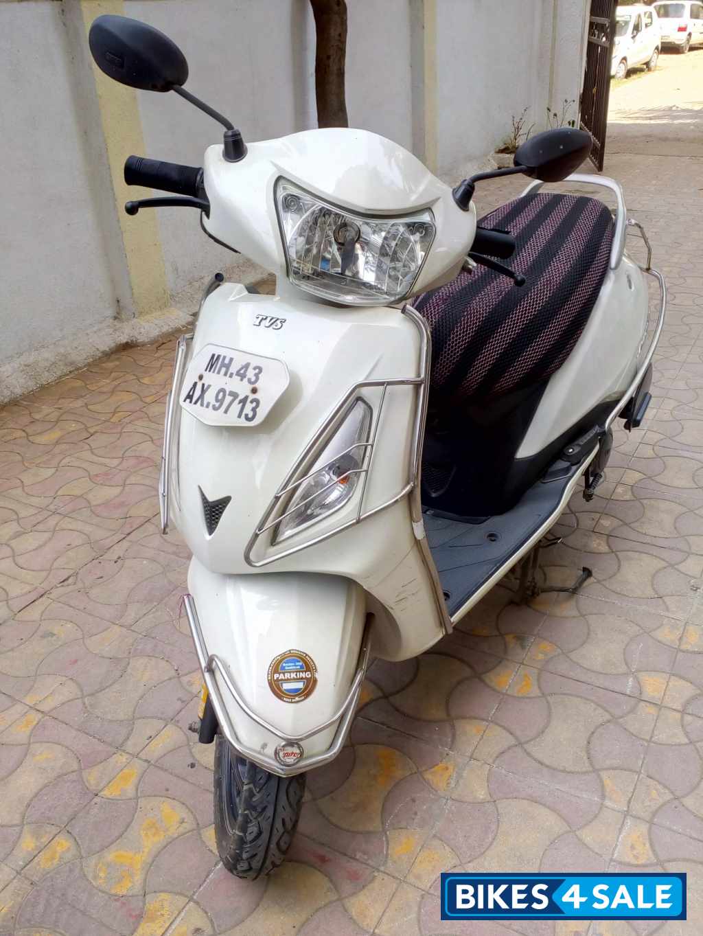 White TVS Jupiter Classic 110