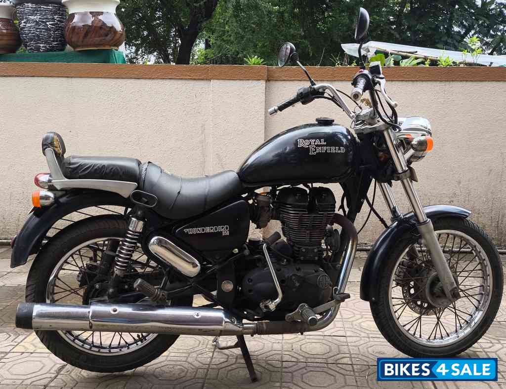 Black Royal Enfield Thunderbird 350