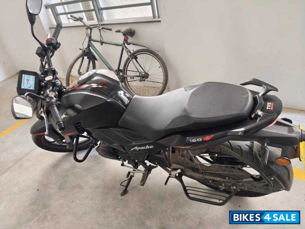 Matte Black TVS Apache RTR 160 4V BS6