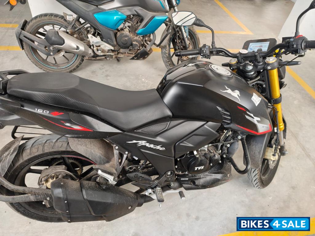 Matte Black TVS Apache RTR 160 4V BS6