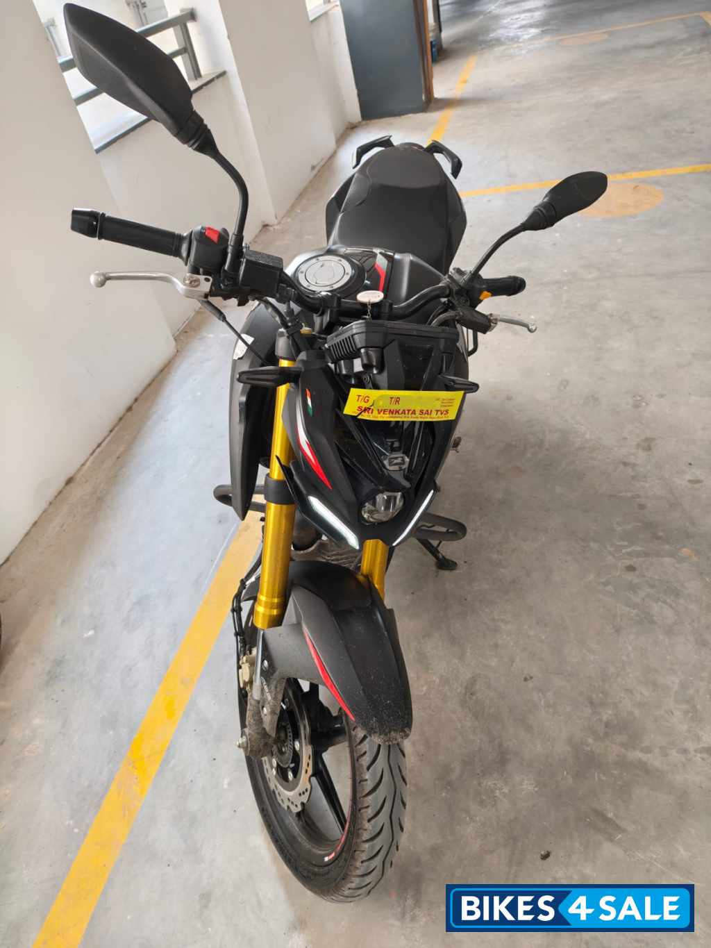 Matte Black TVS Apache RTR 160 4V BS6