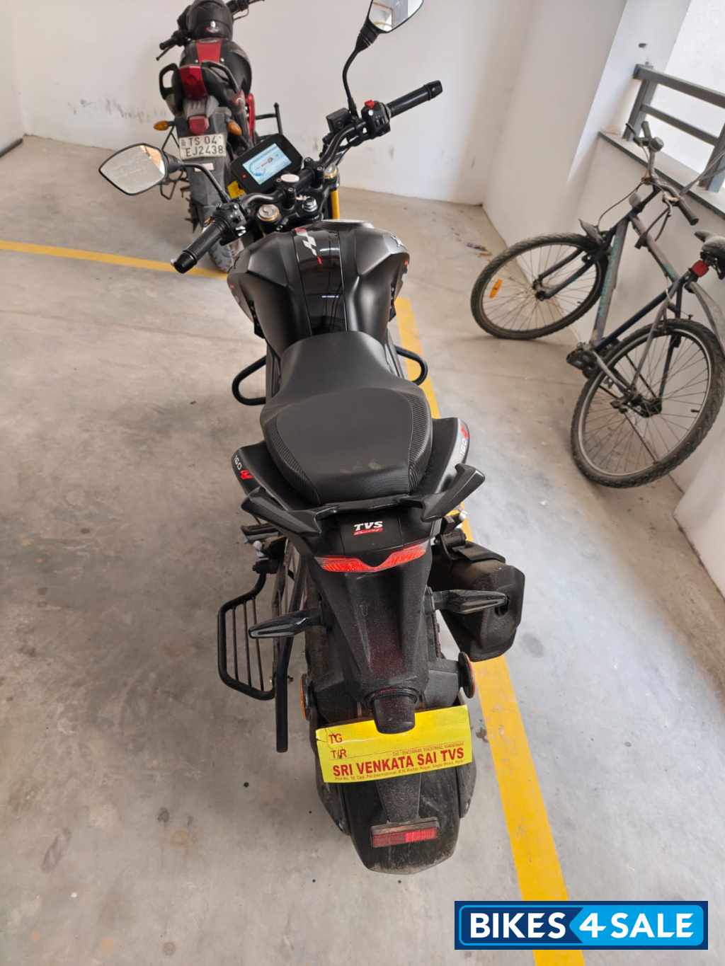 Matte Black TVS Apache RTR 160 4V BS6