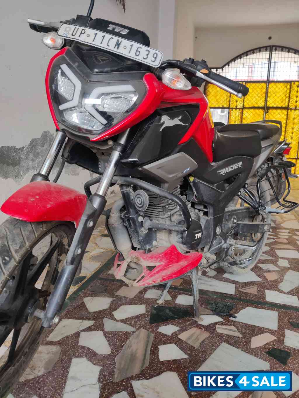 Red TVS Raider Split Seat