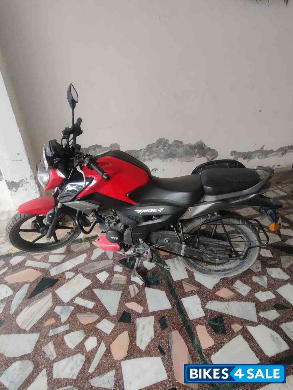 Red TVS Raider Split Seat