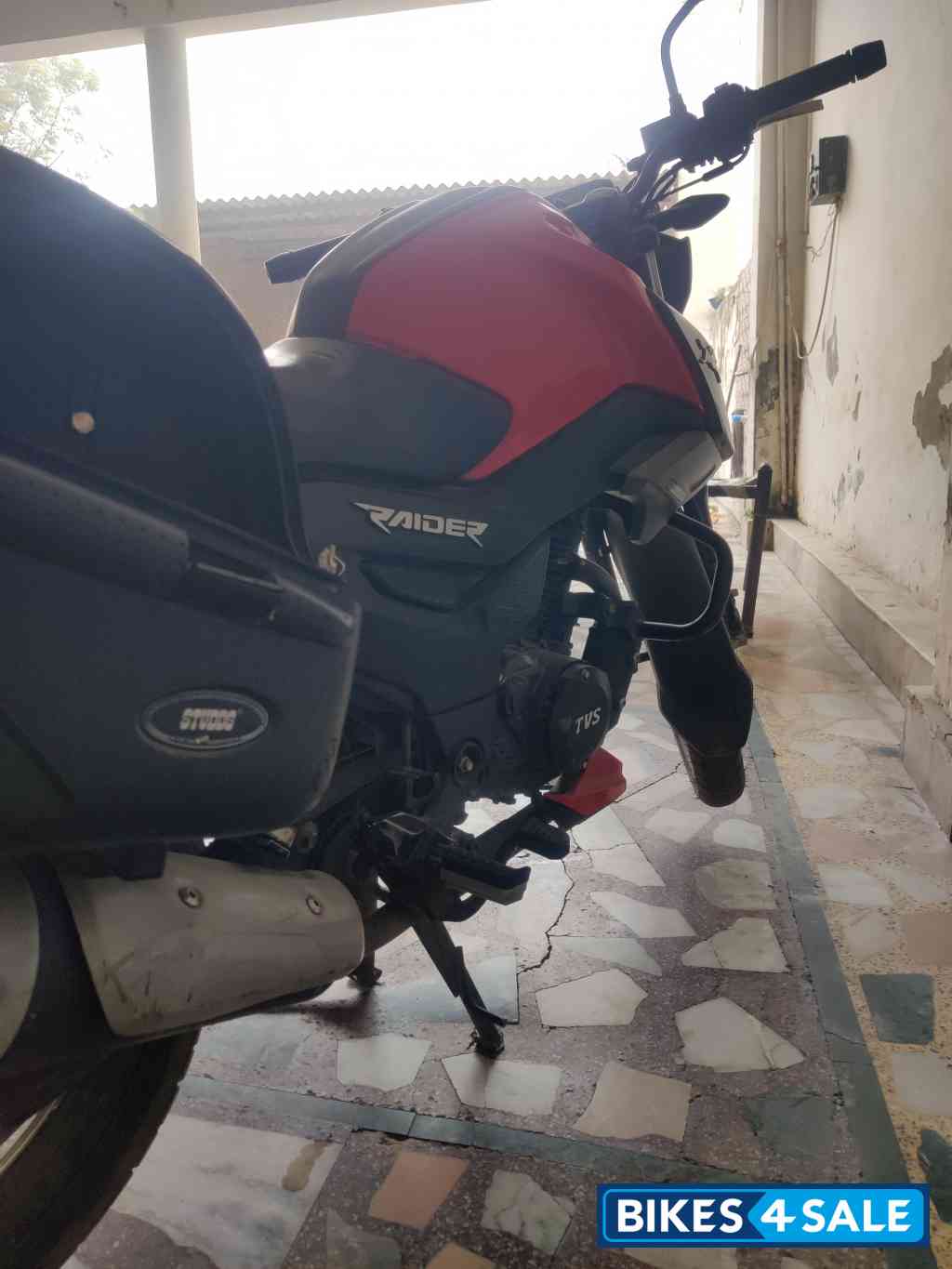 Red TVS Raider Split Seat