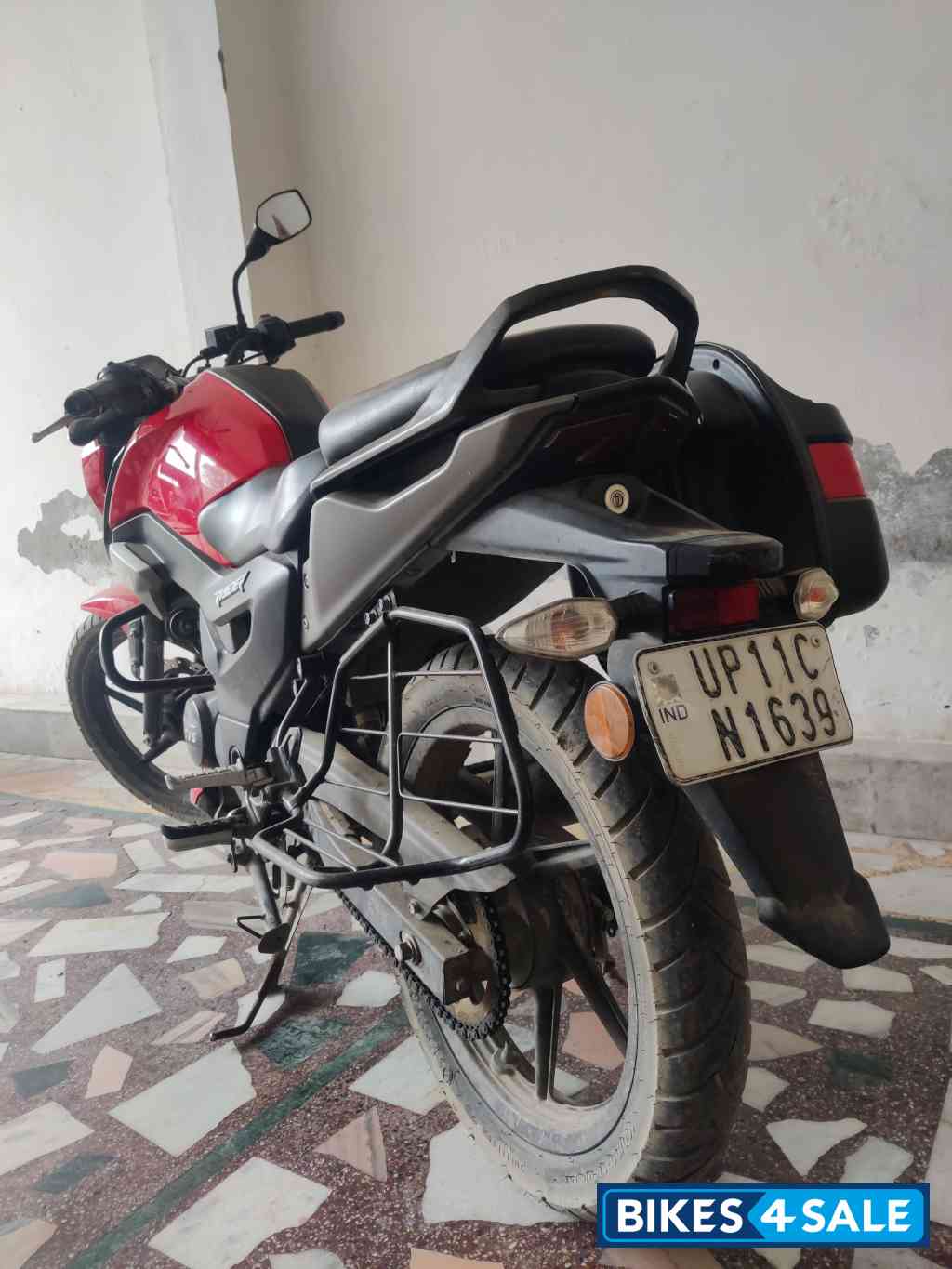 Red TVS Raider Split Seat