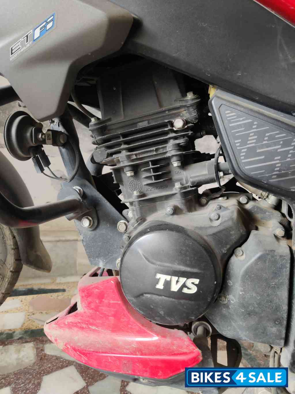 Red TVS Raider Split Seat