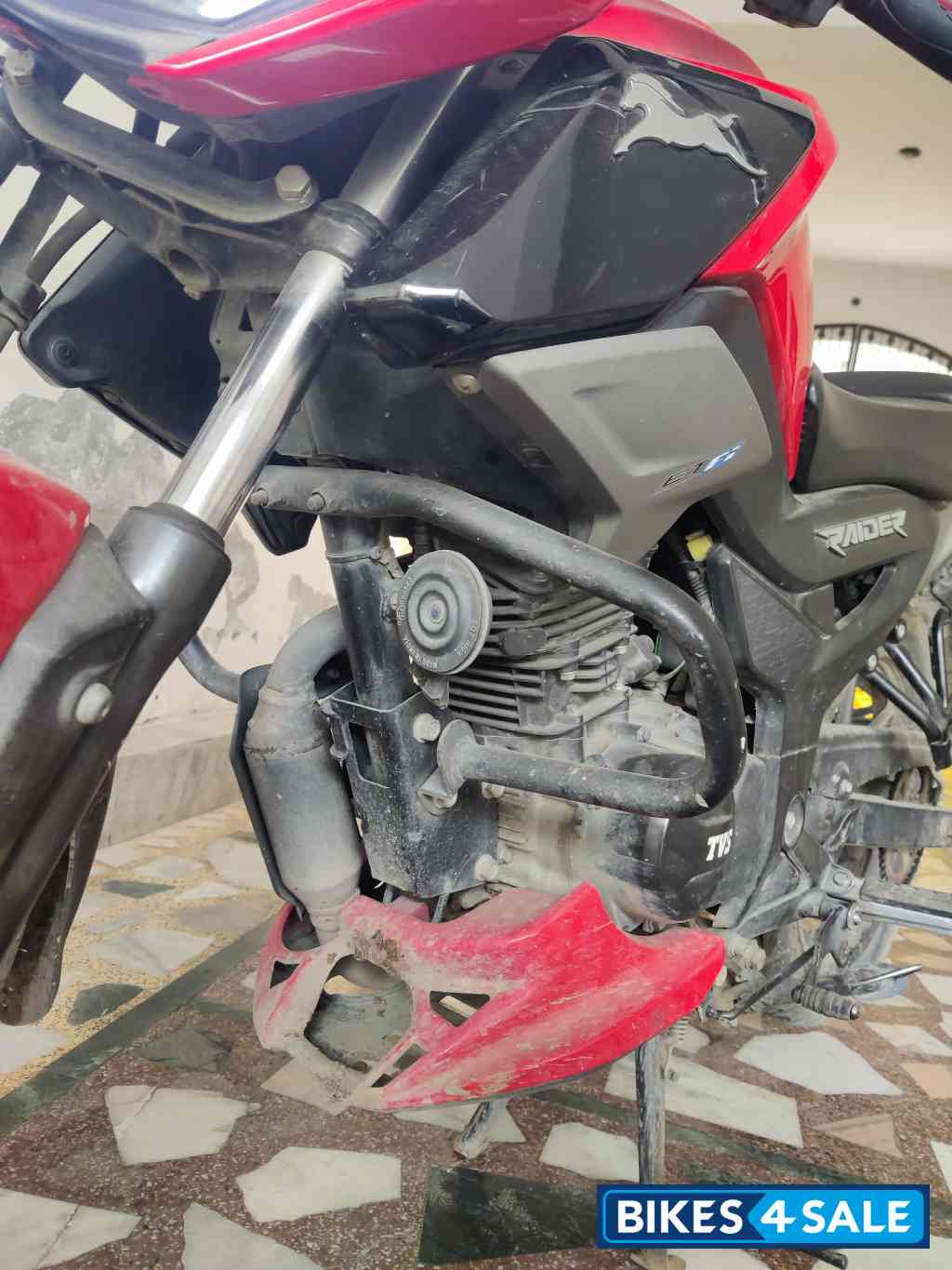 Red TVS Raider Split Seat