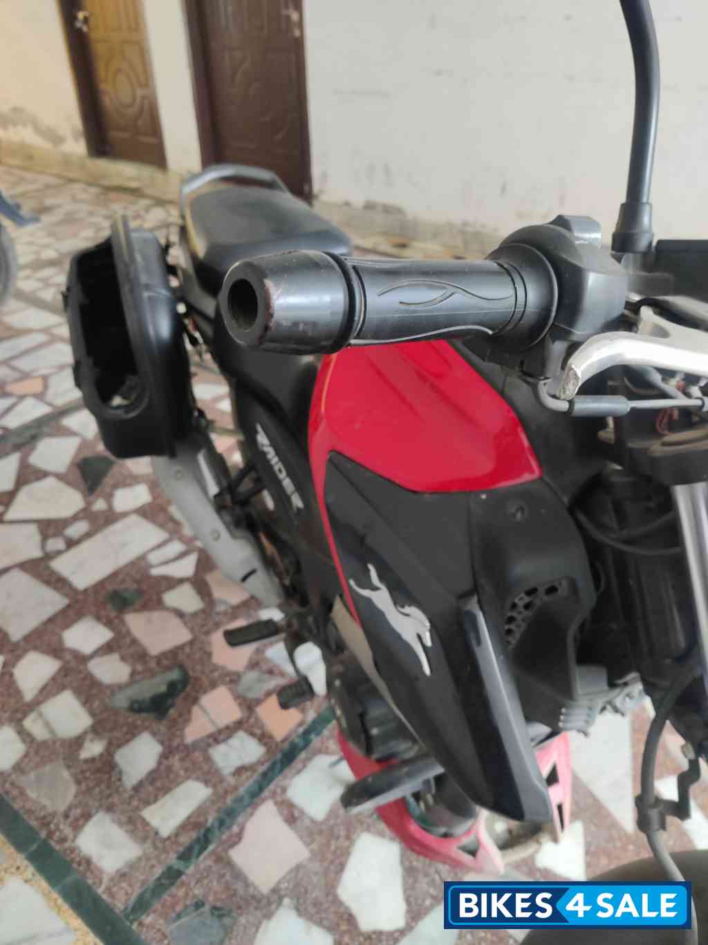 Red TVS Raider Split Seat