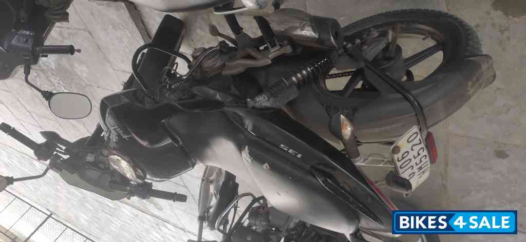 Black Bajaj Pulsar 135LS