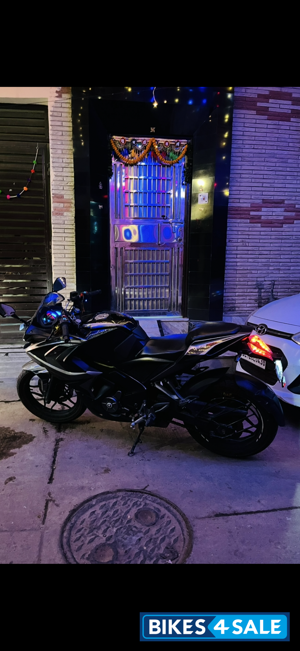 Black Bajaj Pulsar RS 200 ABS