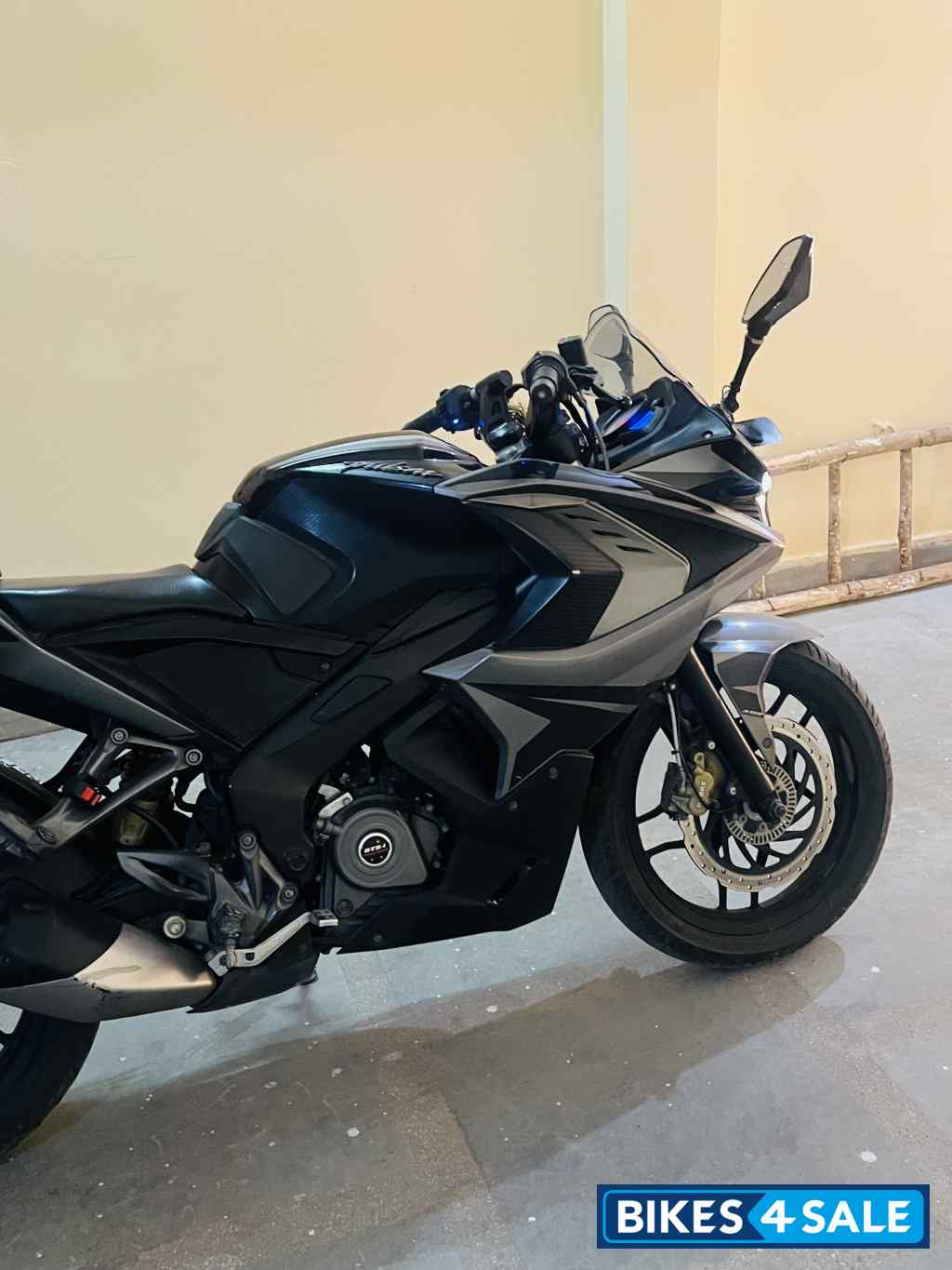 Black Bajaj Pulsar RS 200 ABS Black Bajaj Pulsar RS 200 ABS