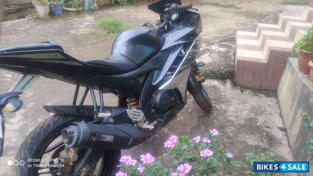 G Silver Yamaha YZF R15 V2