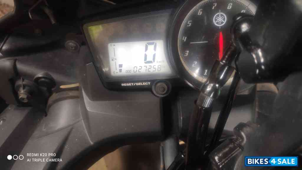 G Silver Yamaha YZF R15 V2