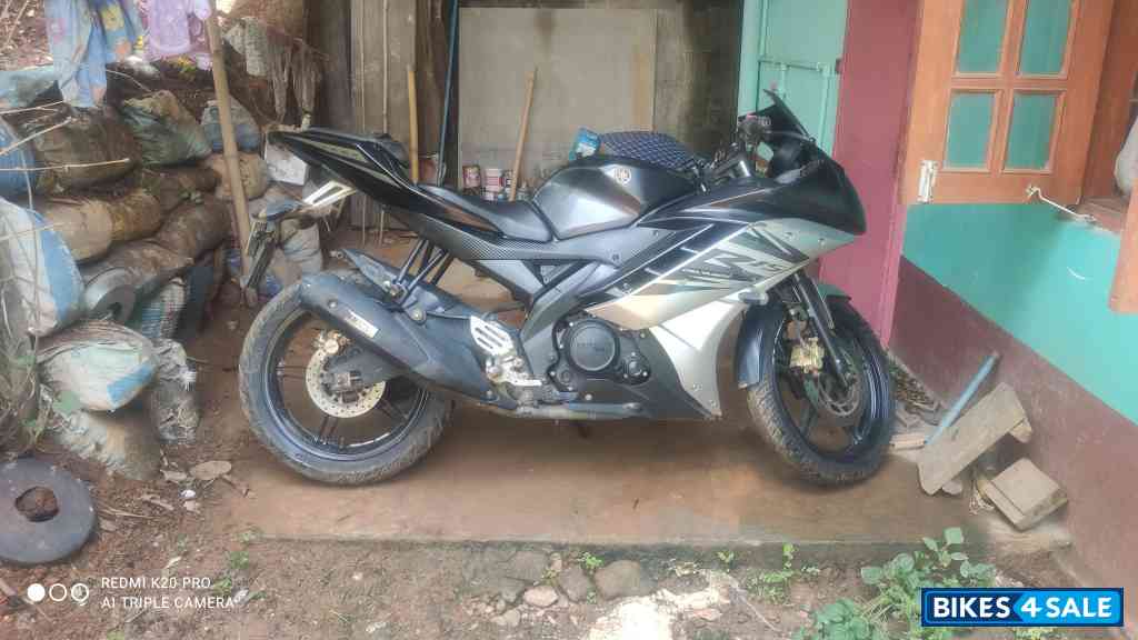 G Silver Yamaha YZF R15 V2