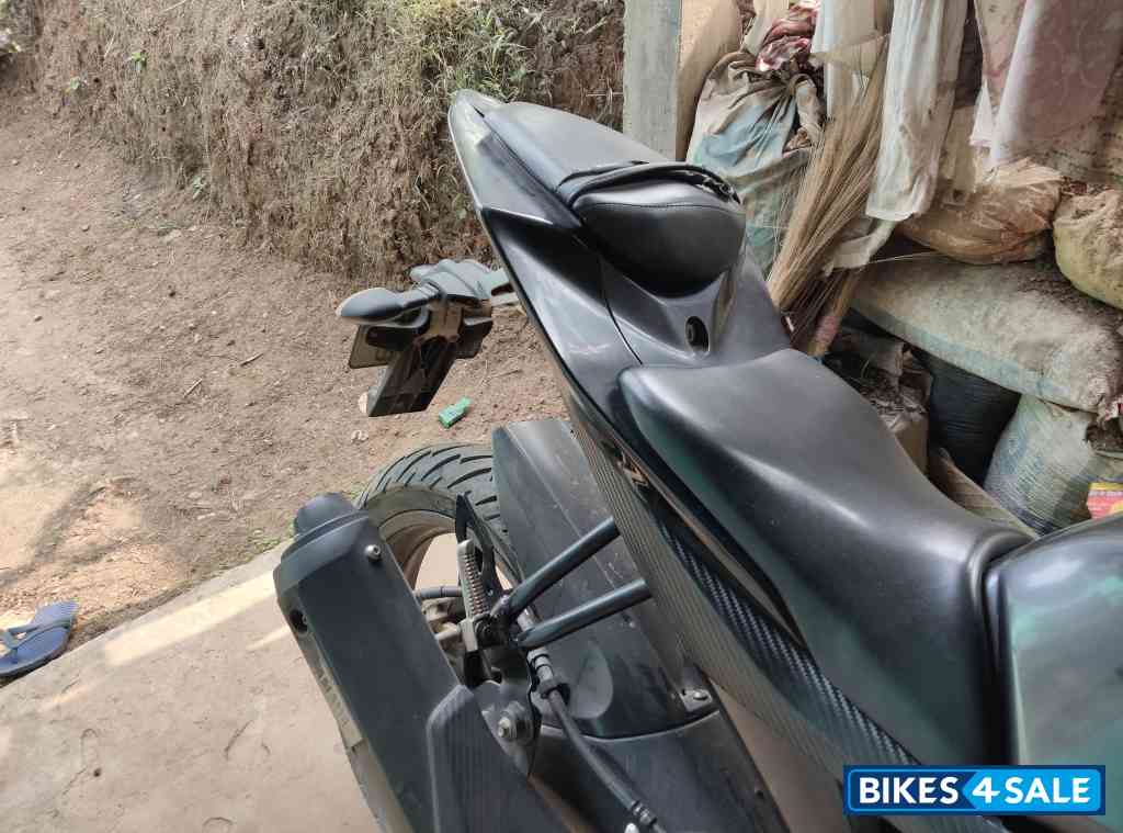 G Silver Yamaha YZF R15 V2