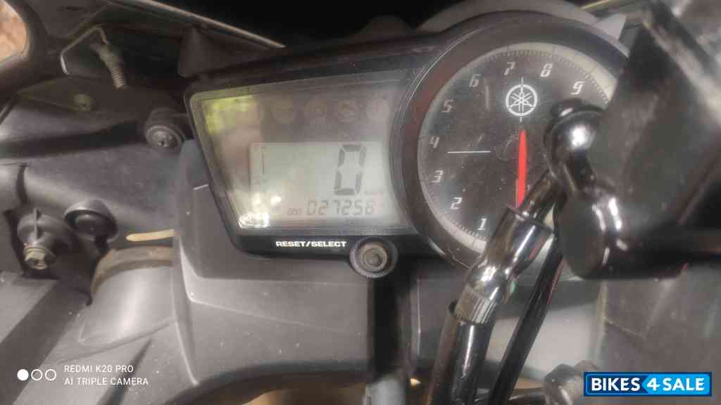 G Silver Yamaha YZF R15 V2