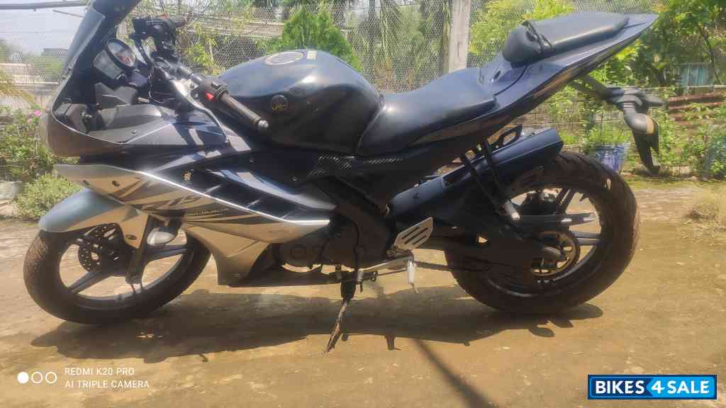 G Silver Yamaha YZF R15 V2