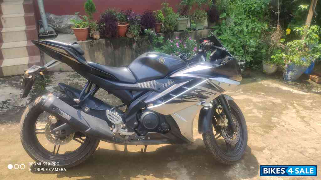 G Silver Yamaha YZF R15 V2