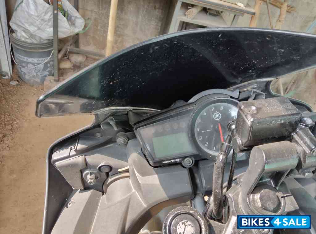 G Silver Yamaha YZF R15 V2