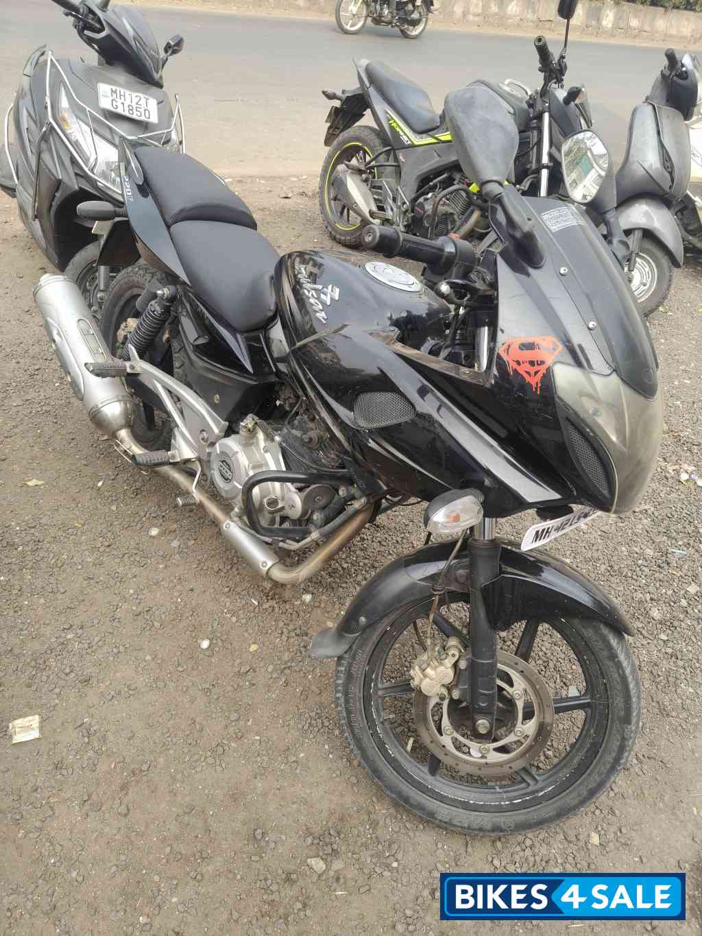 Bajaj Pulsar 220F