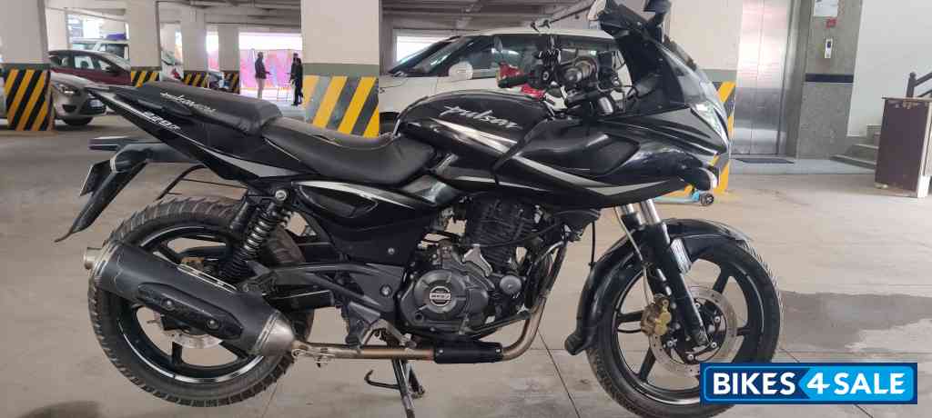 Black Bajaj Pulsar 220F