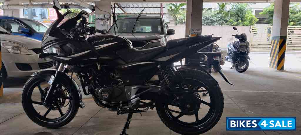 Black Bajaj Pulsar 220F