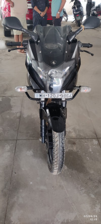 Black Bajaj Pulsar 220F